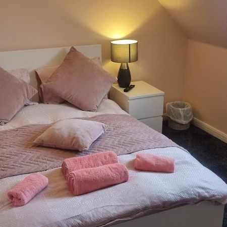 Swindon 6 Deluxe Doubles 2 With En Suite In Large House - No Pets Exterior photo