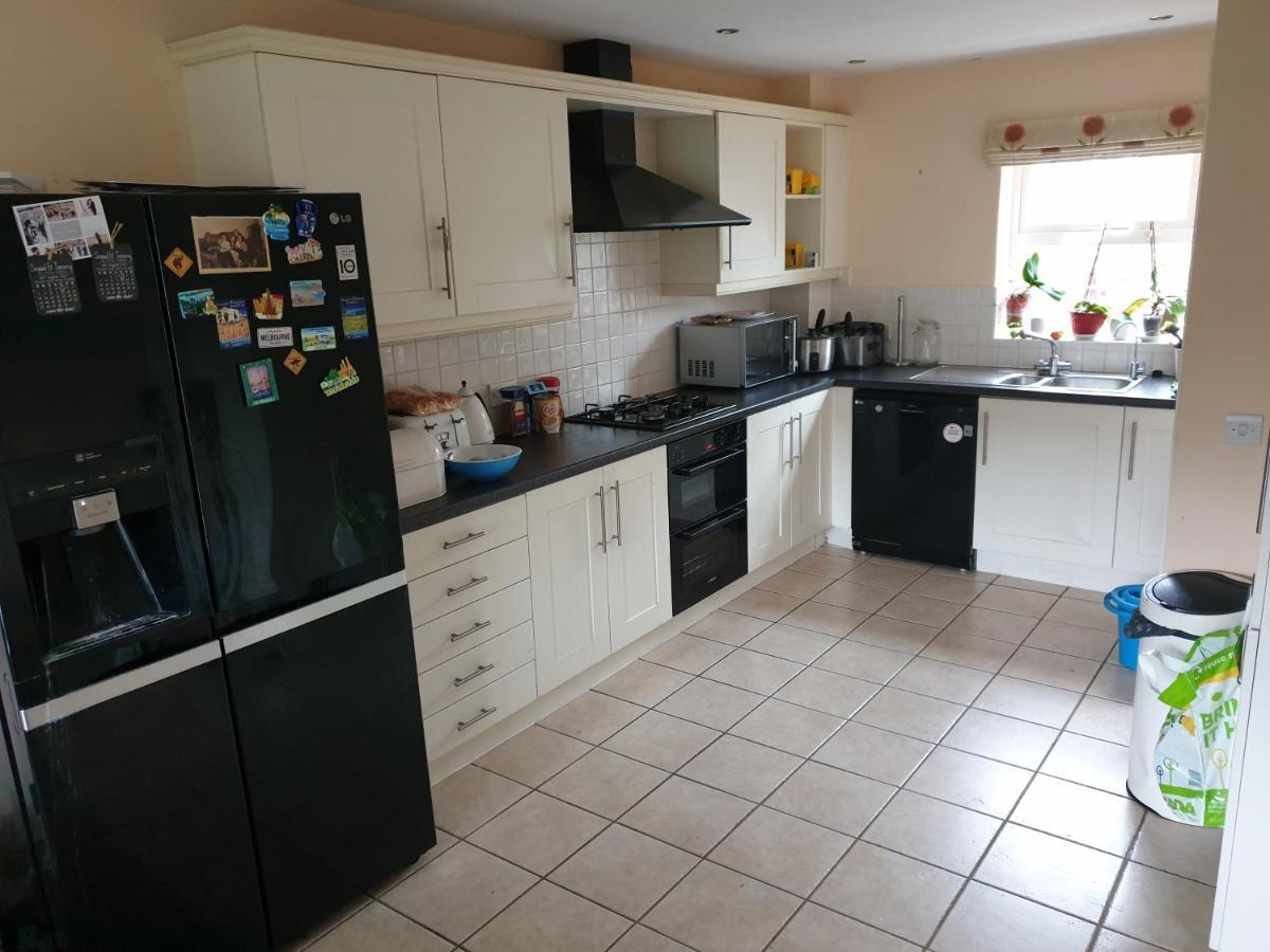 Swindon 6 Deluxe Doubles 2 With En Suite In Large House - No Pets Exterior photo