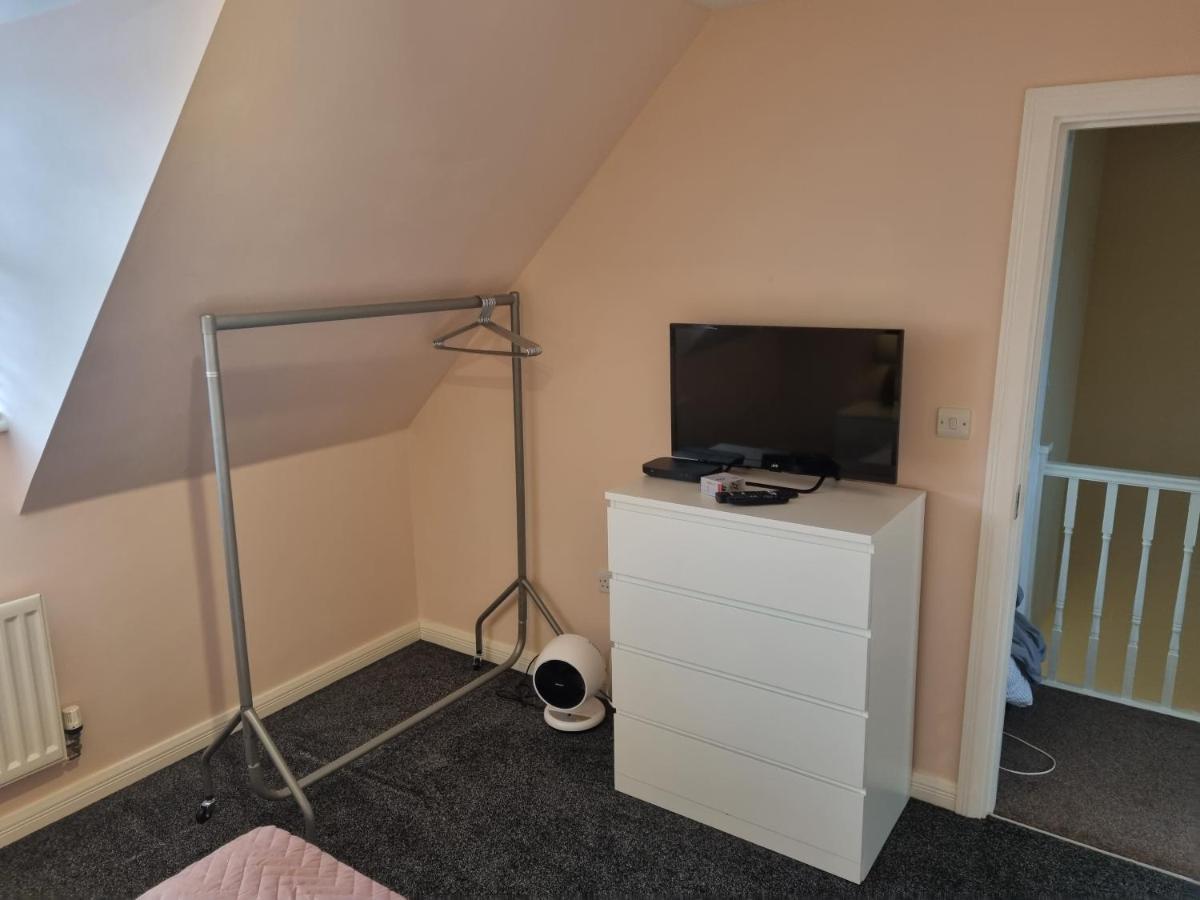 Swindon 6 Deluxe Doubles 2 With En Suite In Large House - No Pets Exterior photo