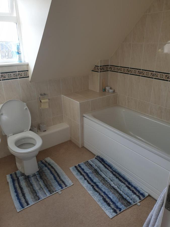 Swindon 6 Deluxe Doubles 2 With En Suite In Large House - No Pets Exterior photo