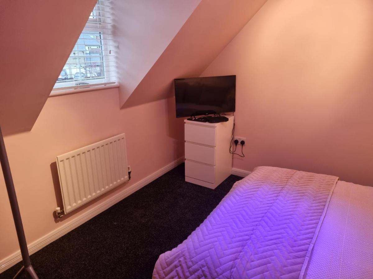 Swindon 6 Deluxe Doubles 2 With En Suite In Large House - No Pets Exterior photo