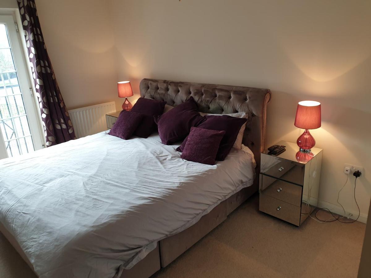 Swindon 6 Deluxe Doubles 2 With En Suite In Large House - No Pets Exterior photo