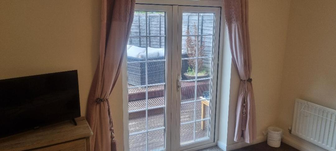 Swindon 6 Deluxe Doubles 2 With En Suite In Large House - No Pets Exterior photo