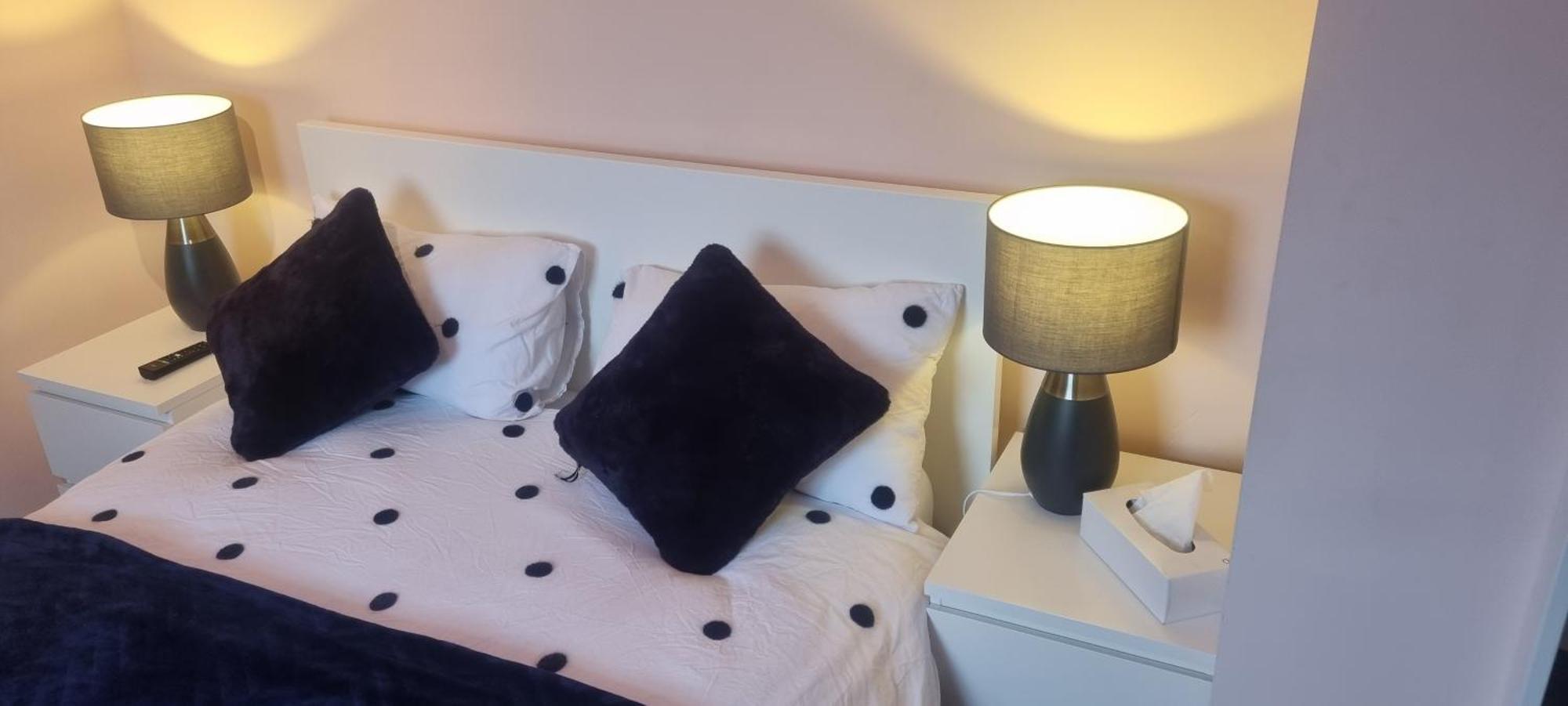 Swindon 6 Deluxe Doubles 2 With En Suite In Large House - No Pets Exterior photo
